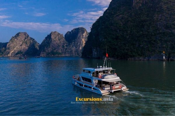 Azure 9 yatch experience on Halong Bay shore excursions