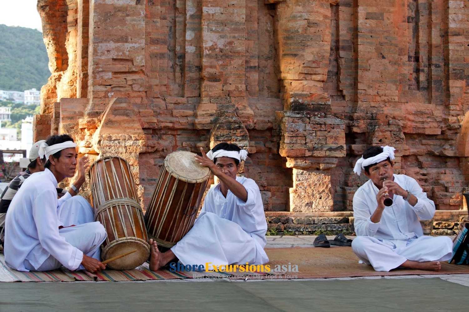 Cultural Performance - Cham Po Nagar Towers Nha Trang