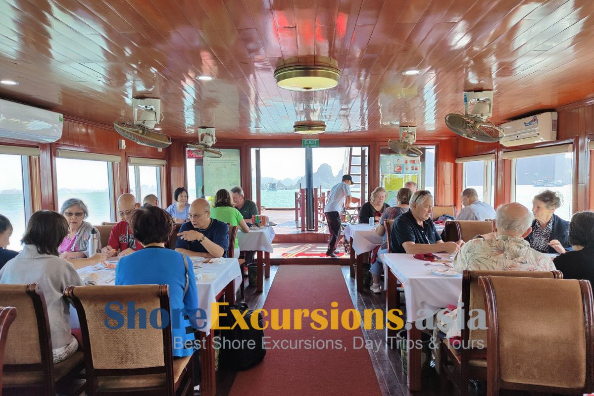 Dining Experience on Halong Bay shore excursions