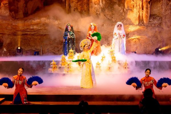 Dragon-Pearl-cave-show-Halong-bay-shore-excursions