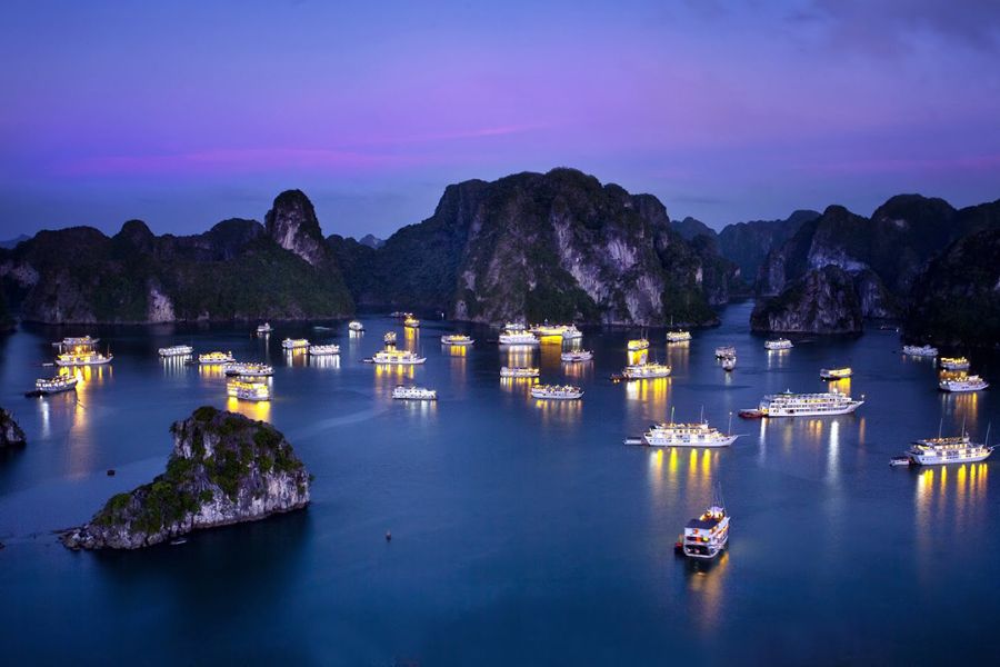 Experience the Landscapes of Ha Long Bay