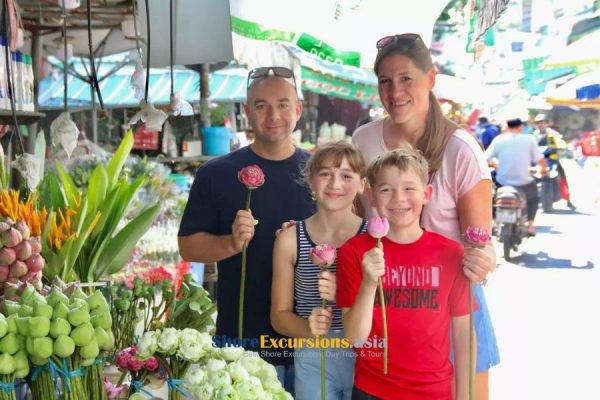 Flowe market on Ho Chi Minh city shore excursions