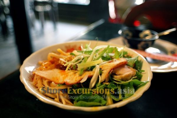 Hoi An Cao Lau noodles making