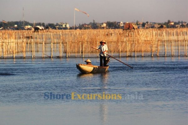 Hue shore excursions in Dam Chuon Fishing Village