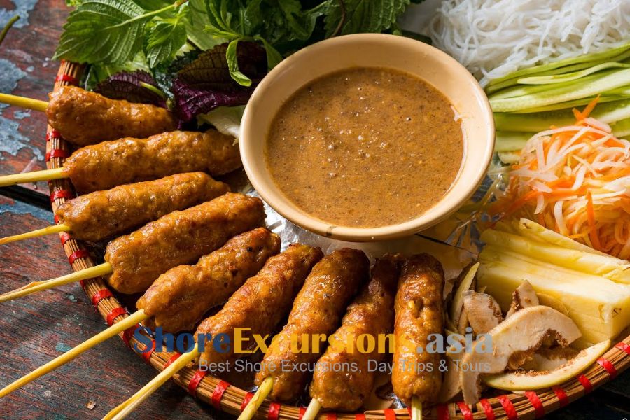 Nem lui on tours from Chan May port