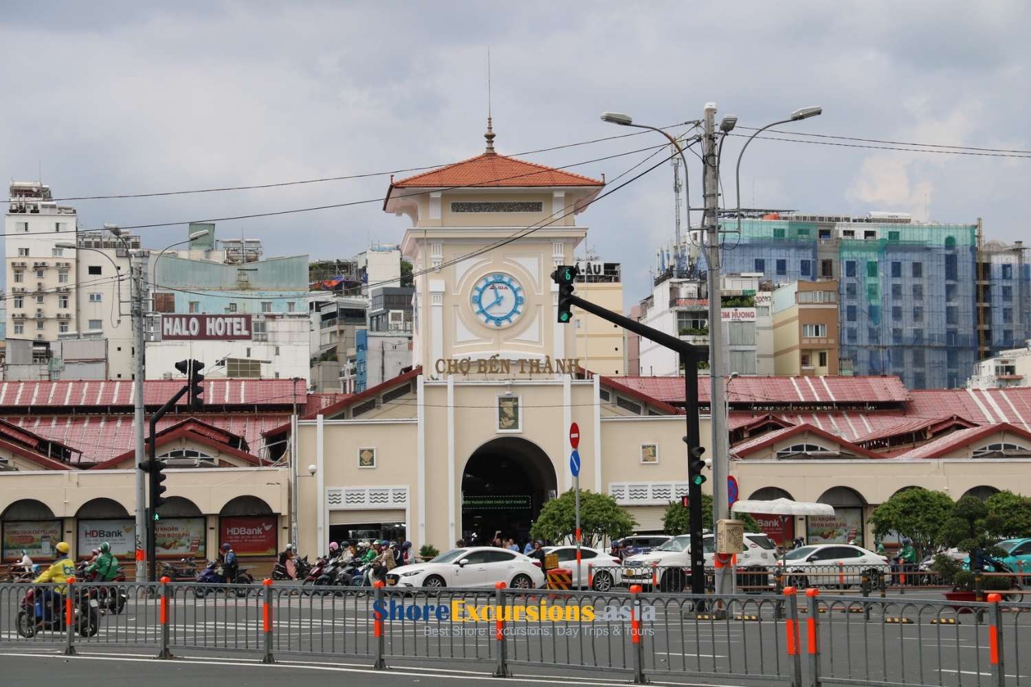 Overview of Ben Thanh Market
