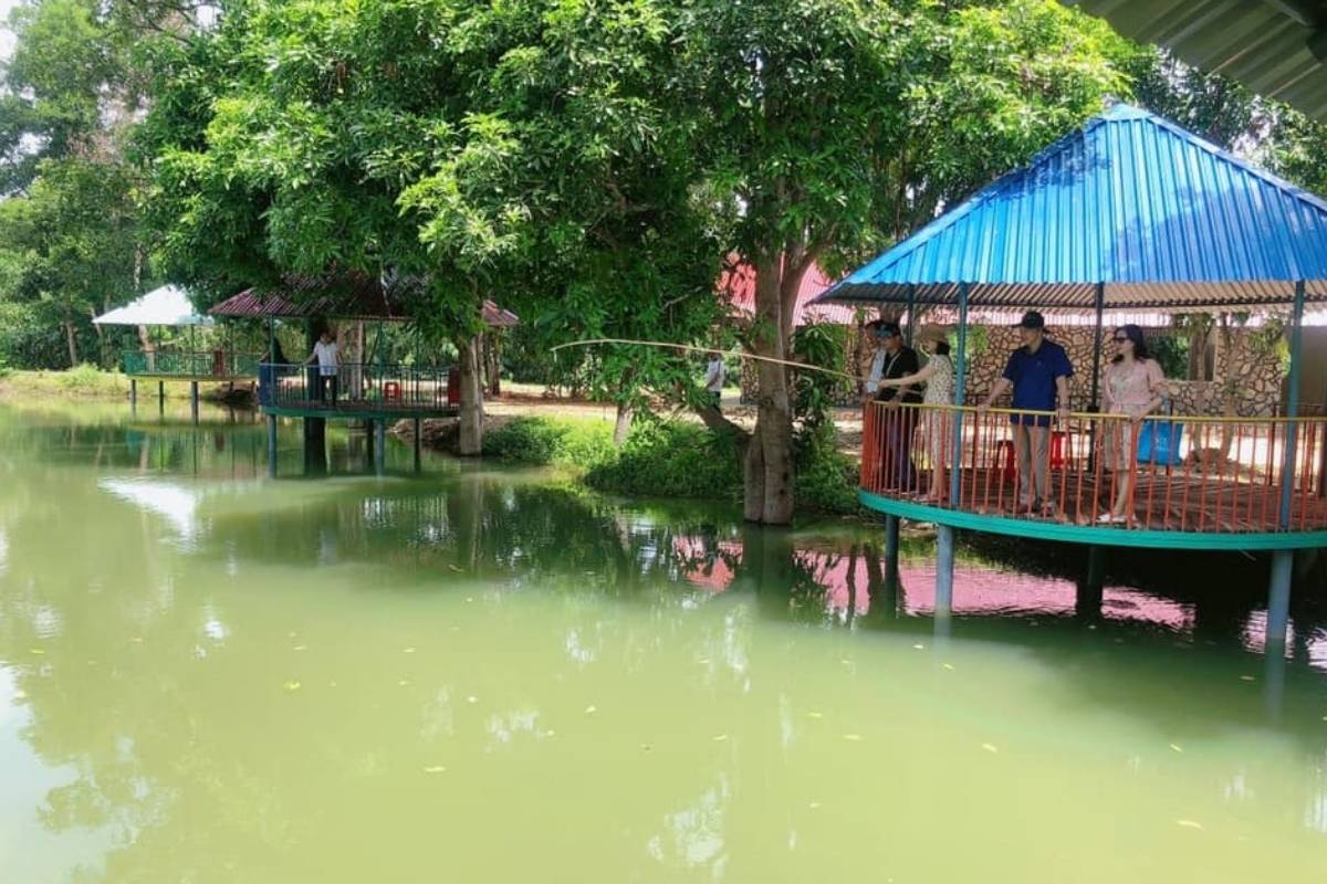 Relax fishing at Ham Ho jungle park