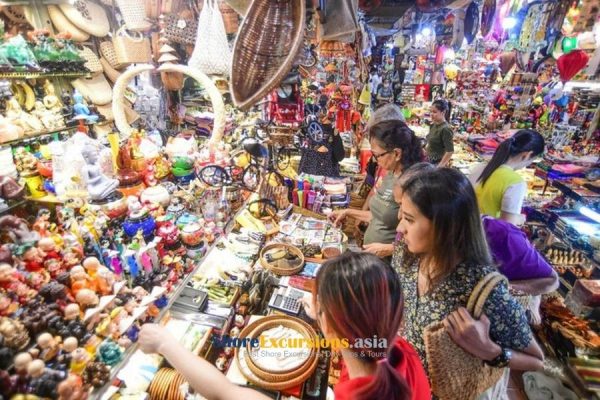 Shopping at Ben Thanh Market