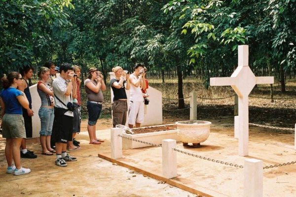 The tourists heard an introduction about Long Tan Cross Memorial with Vung Tau shore excursions