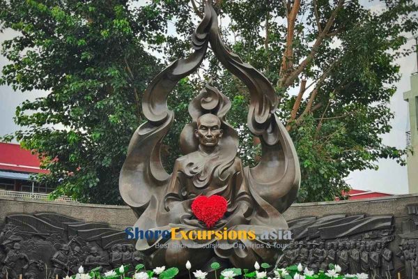 Thich Quang Duc Statue on Ho Chi Minh city shore excursions