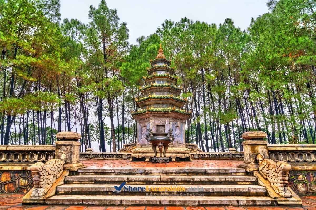 Thien Mu Pagoda Entrance Fee, Opening Hours, and Visitor Etiquette