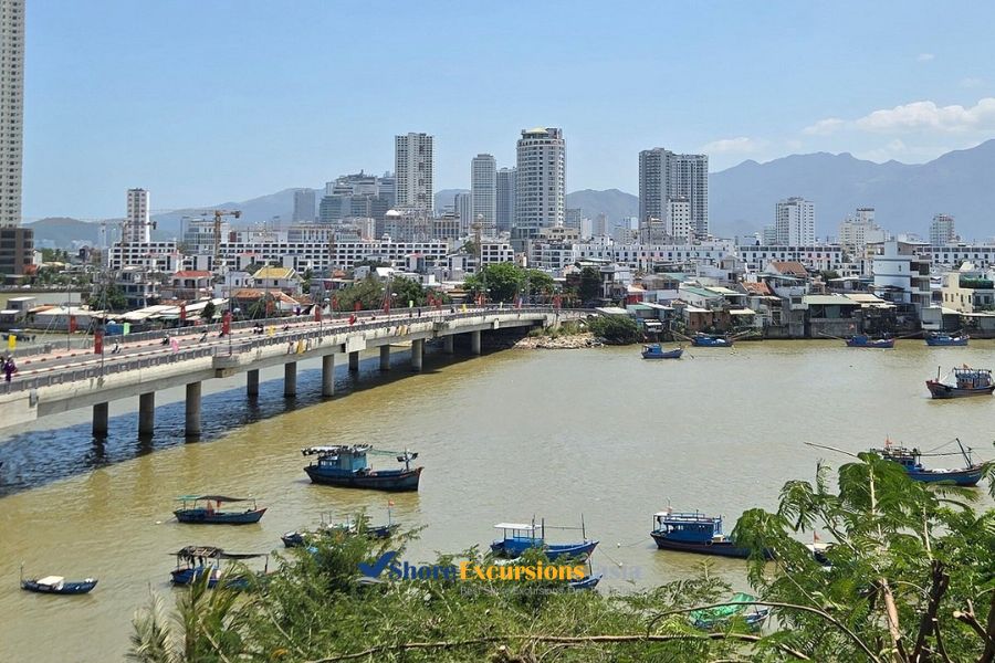 Xom Bong Bridge - Hue shore excursions Xom Bong Bridge - Hue shore excursions